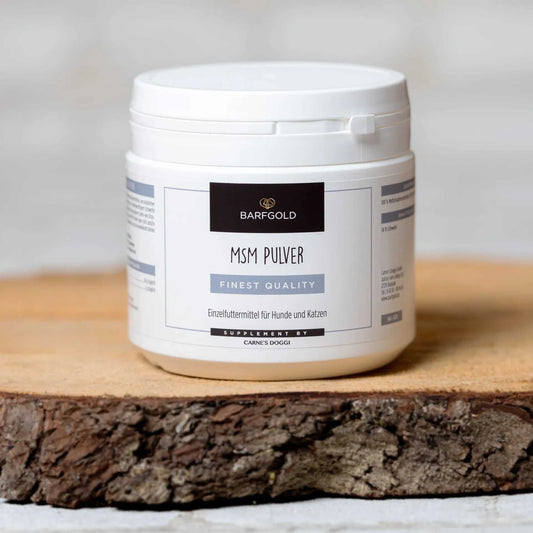 MSM 250 g Dose, organische Schwefelverbindung zur Unterstützung der Gelenkkraft, platziert auf einem Holzbrett.