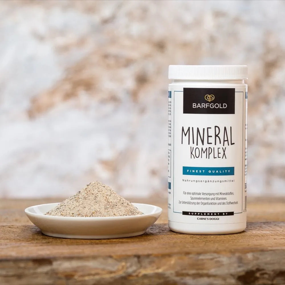 Dose neben gemahlenen Mineralpulver