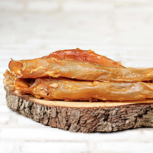 Pferdeaorta Kauartikel für Hunde, 250 g Beutel, platziert auf einem Holzbrett.