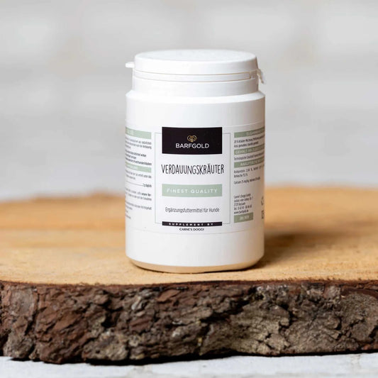 Verdauungskräuter 125 g Dose für Hunde auf Holzbrett, Granulatpulver mit natürlichen Kräutern zur Unterstützung der Verdauung.