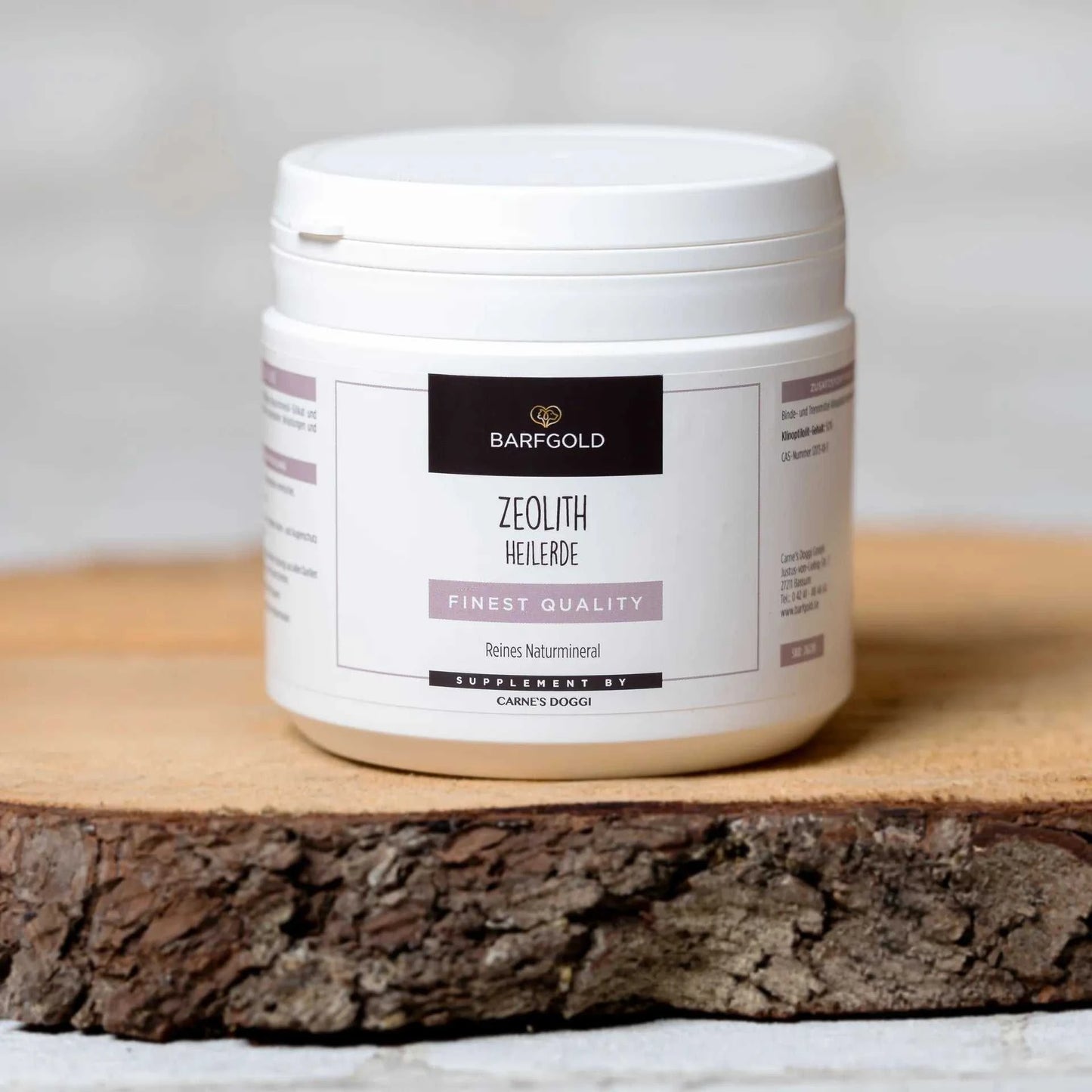 Zeolith-Heilerde 250 g Dose auf Holzbrett, Nahrungsergänzung für Hunde und Katzen zur Entgiftung und Verdauungsunterstützung.